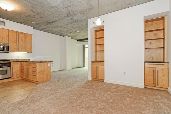 Building Photo - 801 Ash St Unit 204 Rental