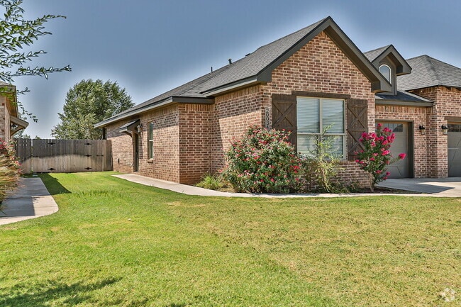 Building Photo - The Finer Things In Life/ The Town Homes o...