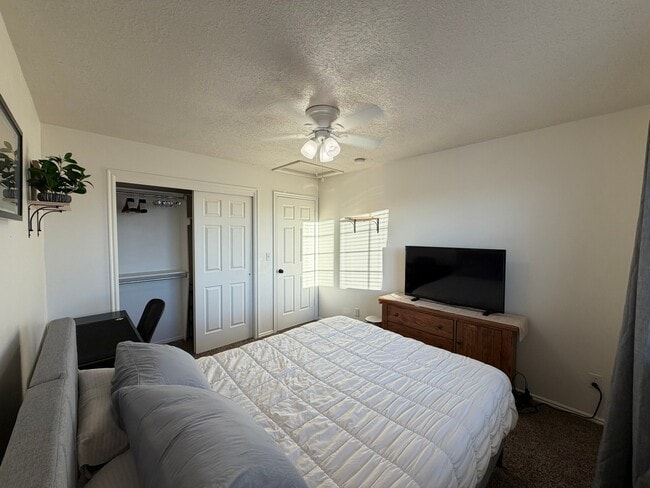 5572 4075 W St