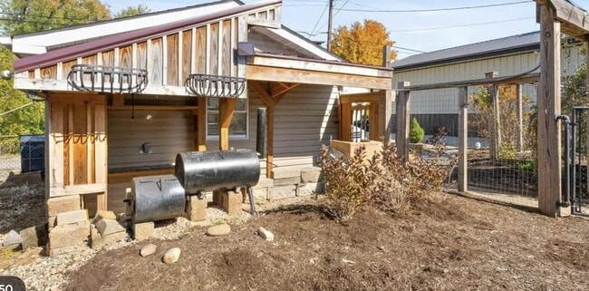 Photo - 2929 Newman St