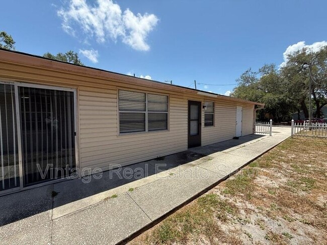 Building Photo - 1231 Illinois Ave Unit #1