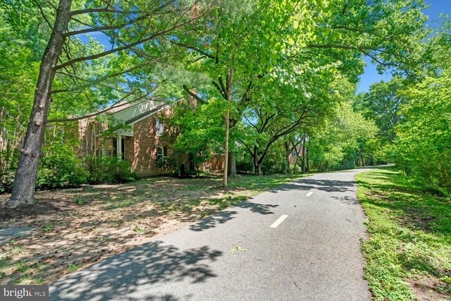 Photo - 2540 S Walter Reed Dr