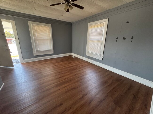 319 Linwood Rd