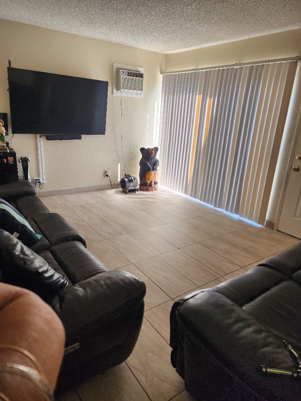 Photo - 745 S Lark Ellen Ave Unidad C