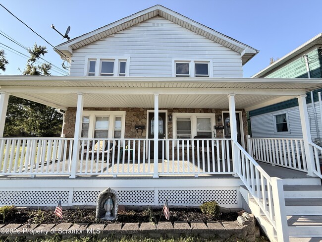 734 S Main St