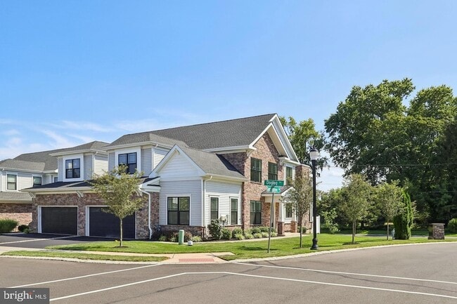 Photo - 2 Dogleg Ln