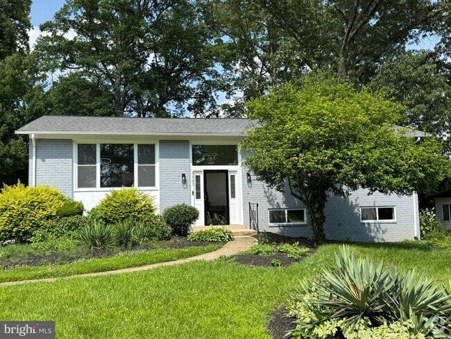 Building Photo - 5507 Kings Park Dr Rental