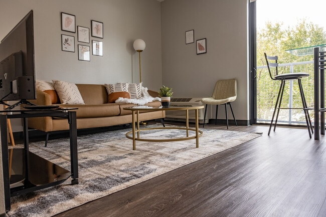 Building Photo - 2301 Ingersoll Ave Unit SI ID1058298P