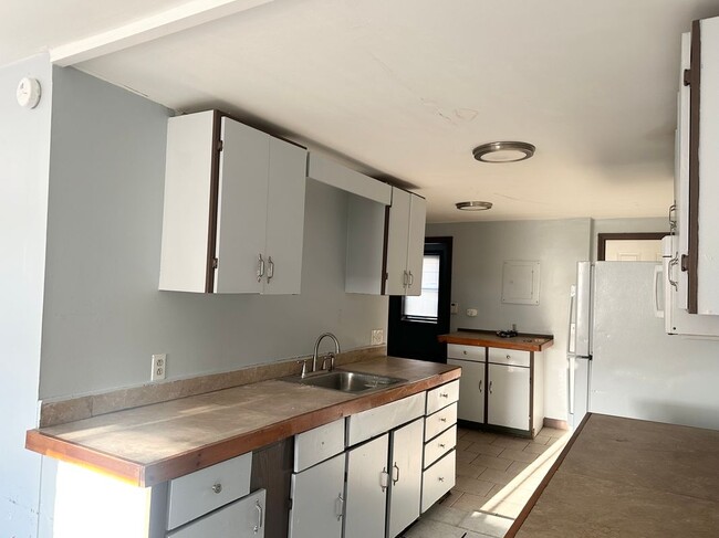 Photo - 61 School St