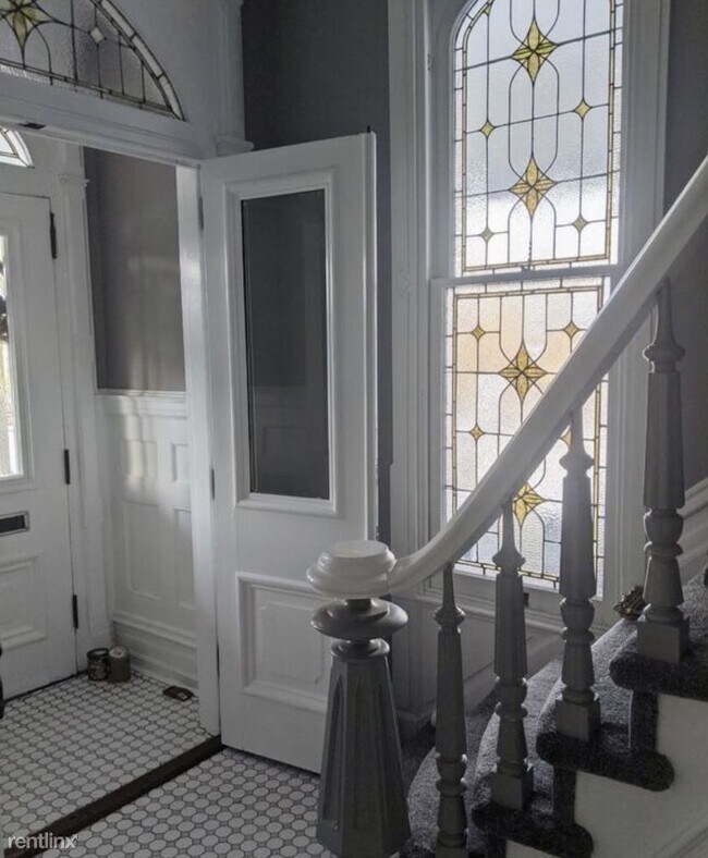 Photo - 2 br, 1 bath Triplex - 624 Jefferson Avenue 3