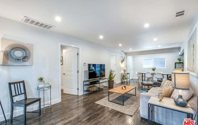 Photo - 812 Merwin St