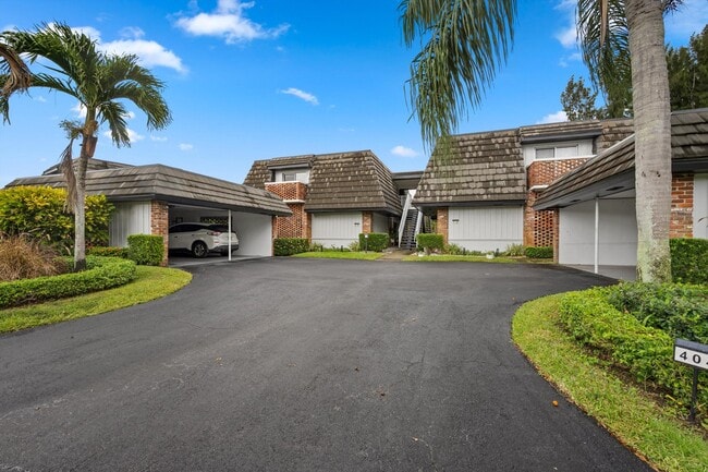 Building Photo - 404 Pine Tree Ct Unit 6