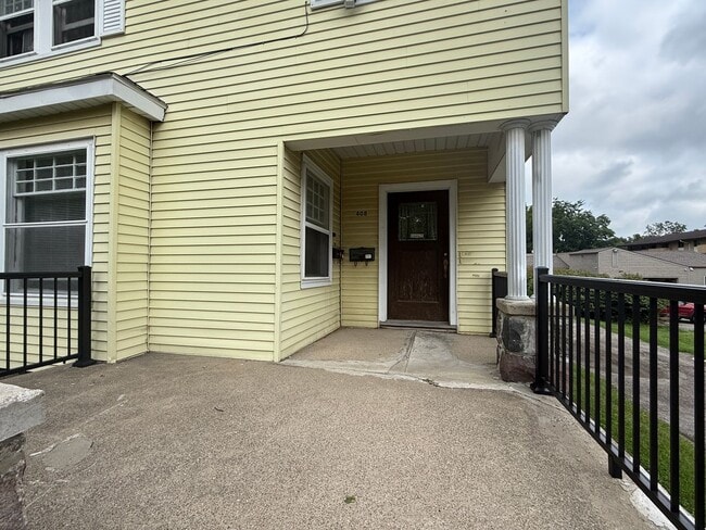 Photo - 408-410 Van Buren St Unidad 408A