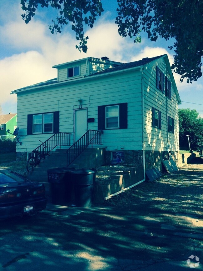 Building Photo - 11 4th St E Unit 2 Rental