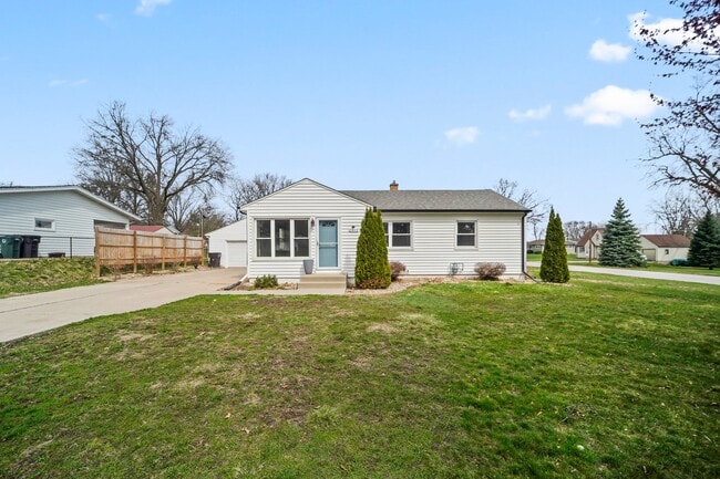 Building Photo - 2312 Valley High Dr