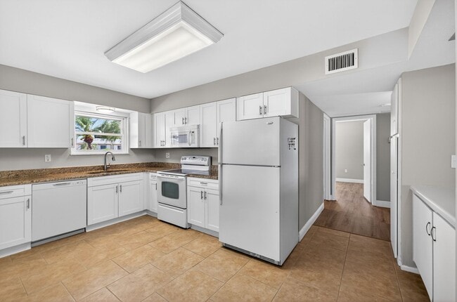 Photo - FULLY RENOVATED 2 BEDROOM WITH HUGE BONUS ROOM!