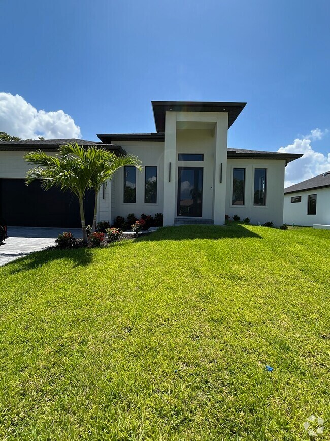 Building Photo - 4329 SW 16th Pl Rental