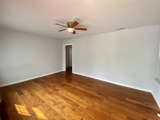 609 W Odell St