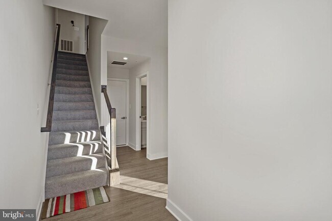 Photo - 734 Watts St