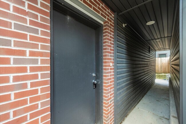 Photo - 1519 N Sydenham St Unit A