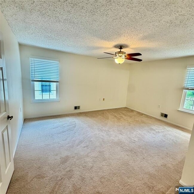 Photo - 107 Pine Oak Blvd