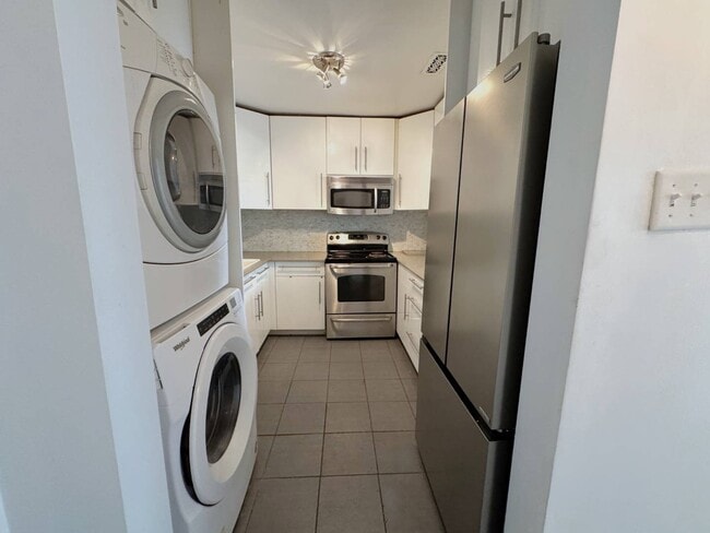 Photo - 1175 Queen St E Unit B