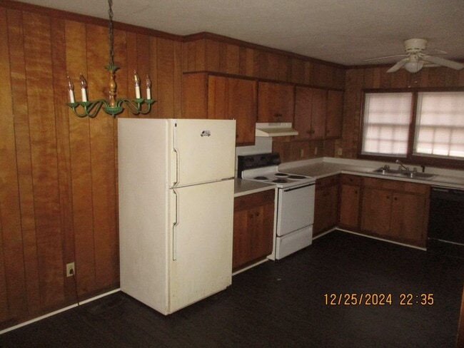 Photo - 422 Kingswood Dr