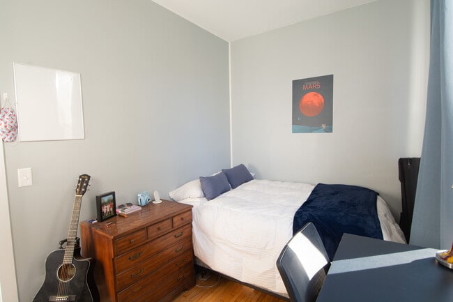 Main Bedroom #1 $600 - 1100 15th Ave SE