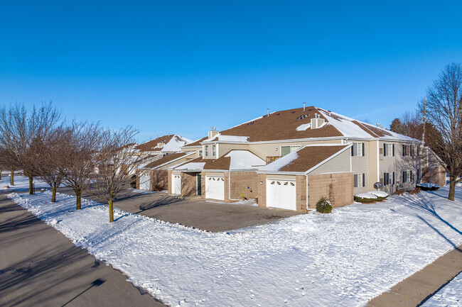 Building Photo - Evergreen Townhomes North