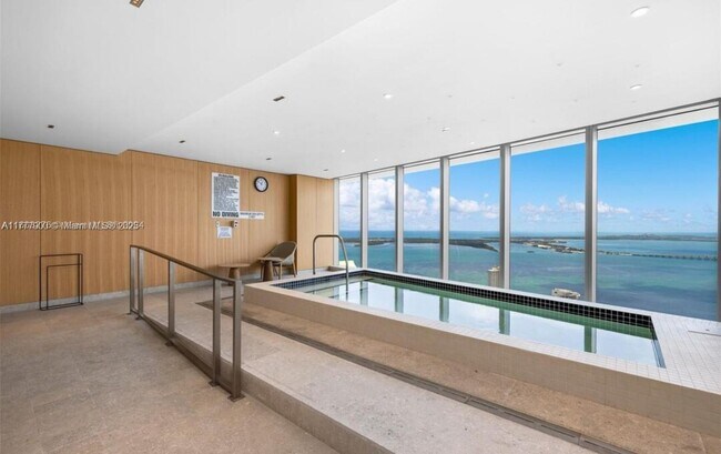 Photo - 300 Biscayne Blvd Way