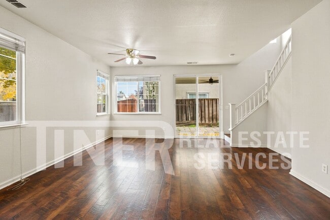 Photo - 5 Mantauk Point Pl