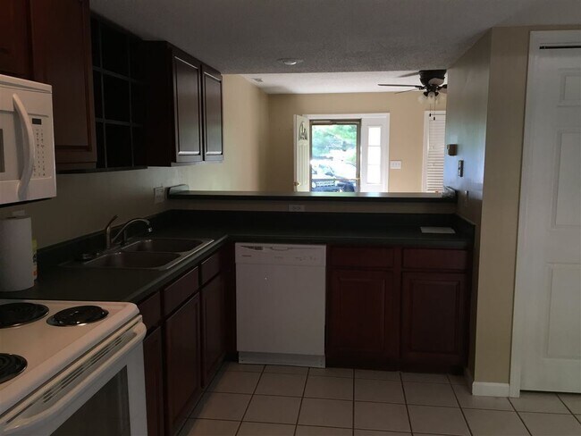 Photo - 2 bedroom Townhome: Oaklawn Park!