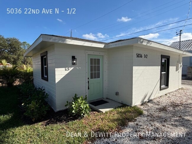 Building Photo - 5036 22nd Ave N Unit 1/2