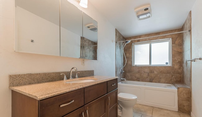 Photo - 410 E Waverly St