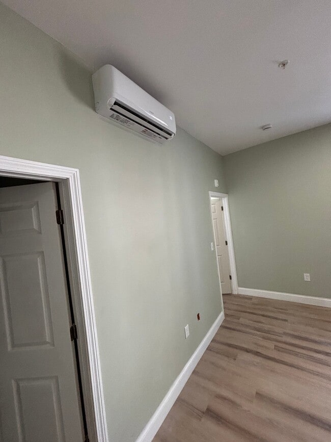 Photo - 110 8th St