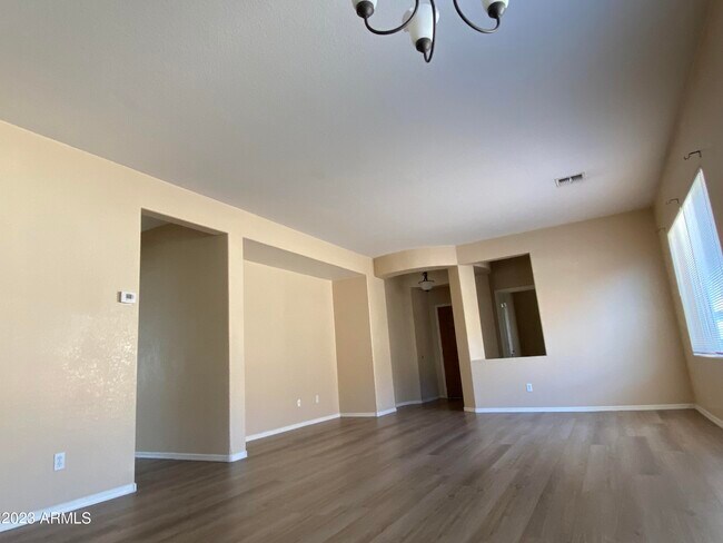 Photo - 517 S 115th Dr