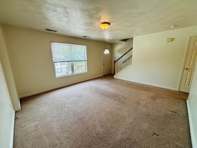 715 E Main St