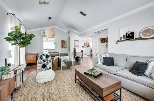 living room - 601 Hardin Shire Dr