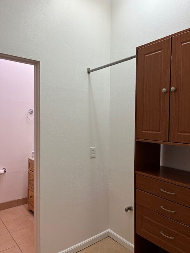 Photo - Orchid Manor Studio - Lease Pending