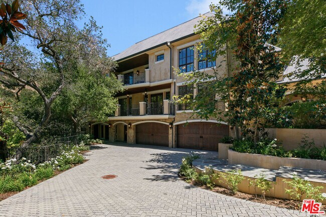 3911 Oeste Ave
