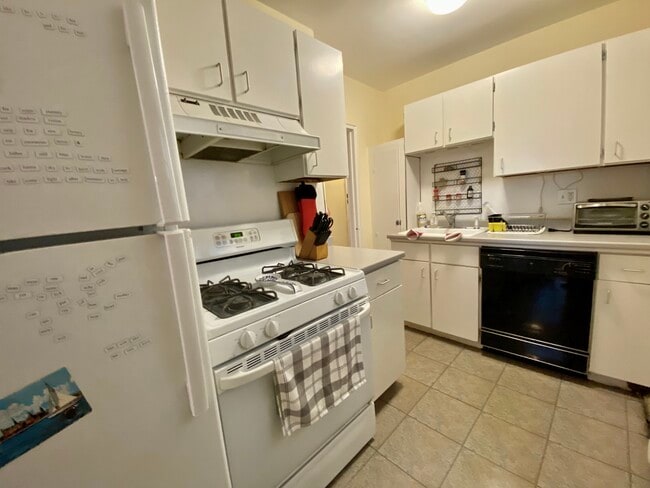 Photo - 69 Strathmore Rd Unit 4