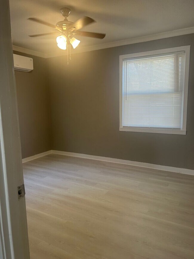 Photo - 816 W 42nd St