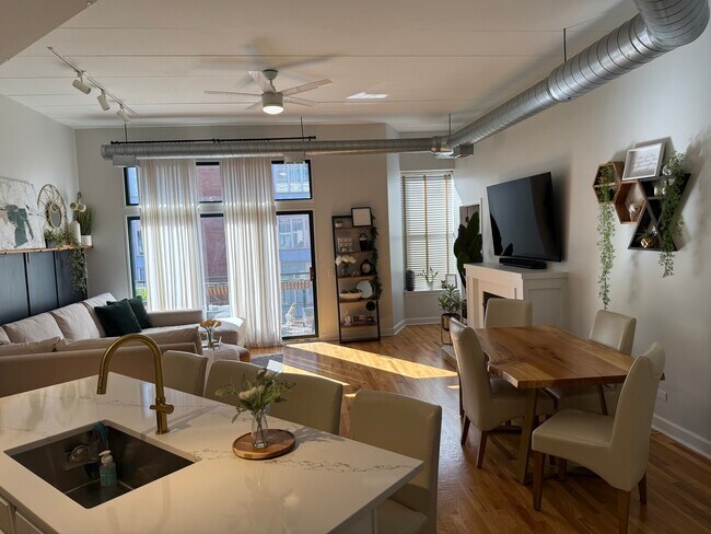 Photo - 936 W Madison St