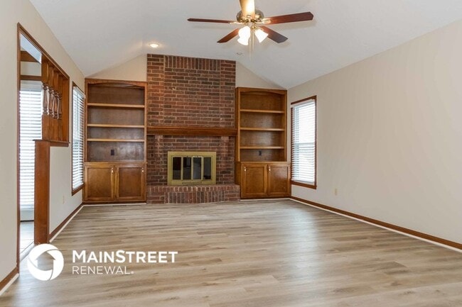 Photo - 905 NW Delwood Dr