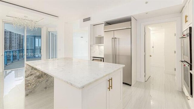 333 Las Olas Way