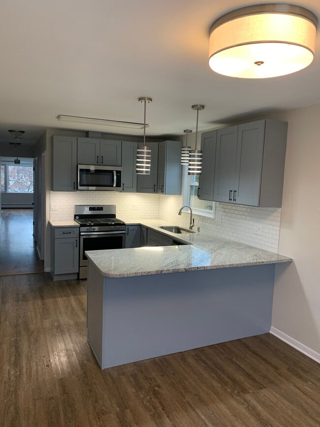 Building Photo - 5861 W Gunnison St Unit 1