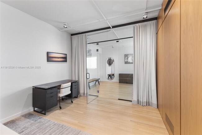 Photo - 1700 Meridian Ave Unit 406