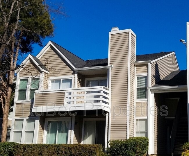 Building Photo - 9617 Vinca Cir Unit E