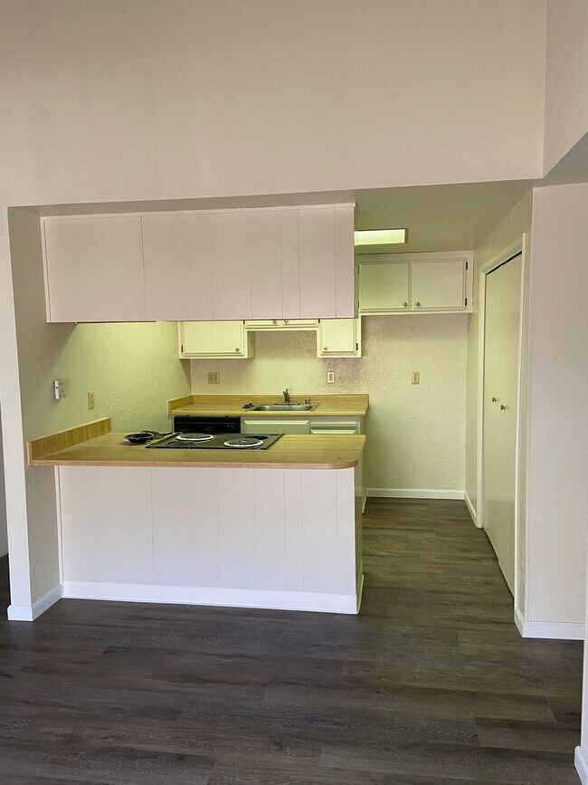 Roomy 2 bdrm, 1 bath duplex off Fair Oaks Rental House Rental in