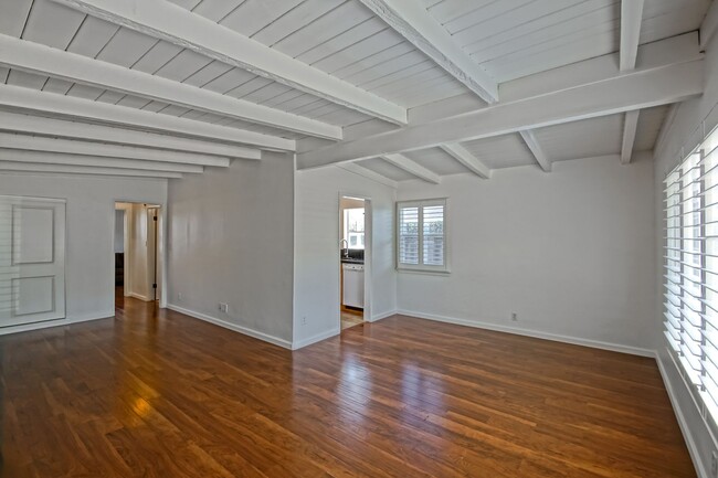 Photo - 2015 Robinson St Unit 2015